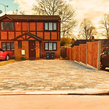 Modern Spark Home With Parking, Garden, Wi-Fi Birmingham Extérieur photo