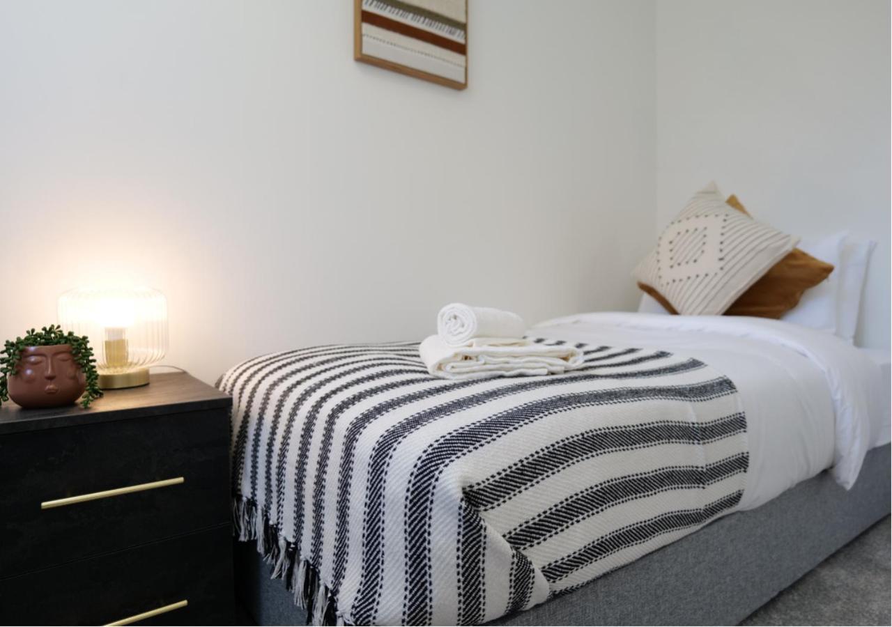 Modern Spark Home With Parking, Garden, Wi-Fi Birmingham Extérieur photo